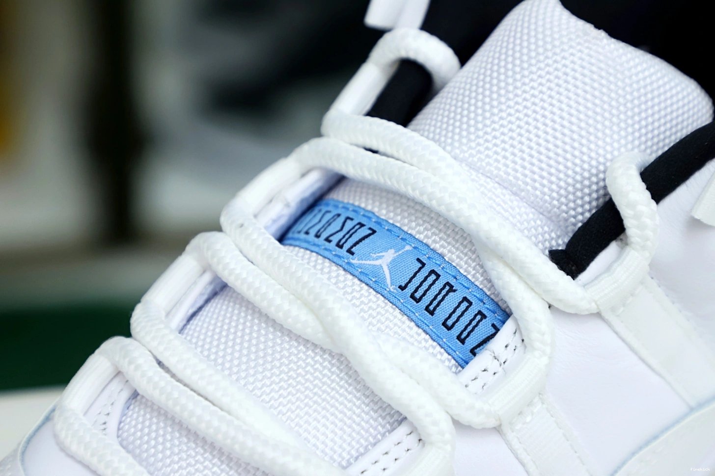 BLUE AIR LOW RETRO LEGEND 11 JORDAN 1004